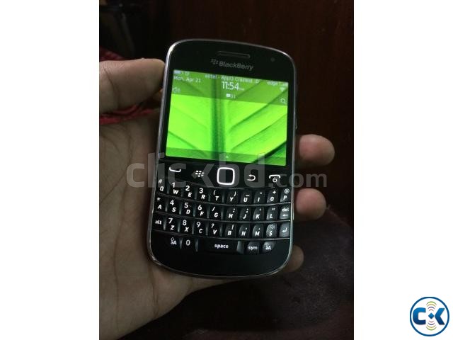 Blackberry 9900 good as brand new large image 0