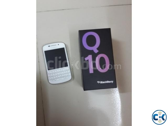 Blackberry Q 10 White full Boxed new condition large image 0