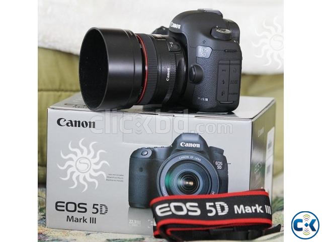 Canon EOS 5D Mark III 22.3 MP Full Frame CMOS with 1080p Ful large image 0