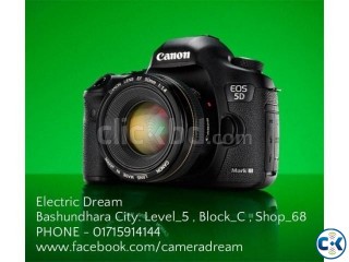Canon EOS 5D III body.ELECTRIC DREAM .