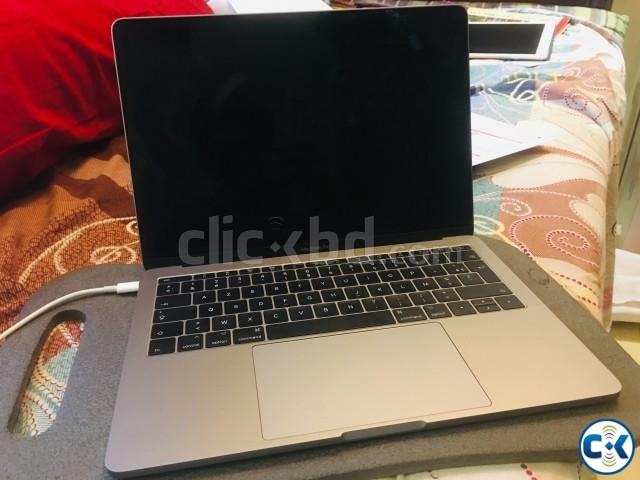 MacBook Pro 2017 13 i5 I 8GB 128GB SSD large image 0