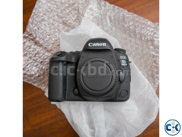 Canon EOS 5D Mark IV 30.4MP Digital Camera with Canon 24-105 large image 2