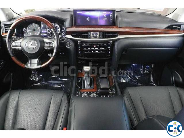 I want to sell my few month used Lexus lx 570 2021 model large image 3