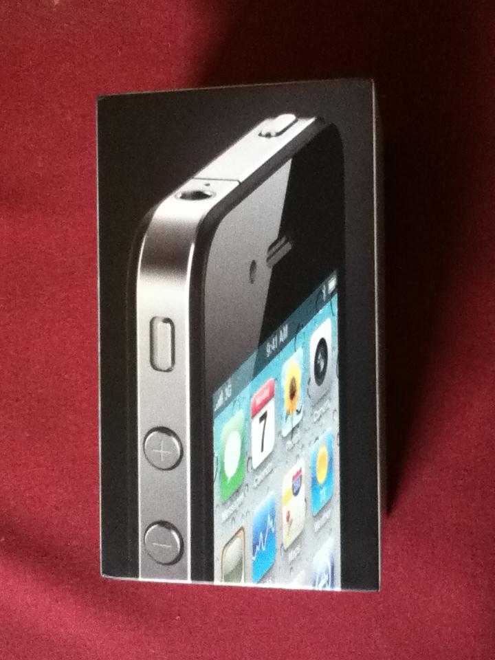 Apple iphone 4 32gb with all in Box Black colour large image 0