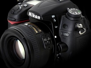Nikon D7000 with 18-105mm Lens 8GB memory Bag New 
