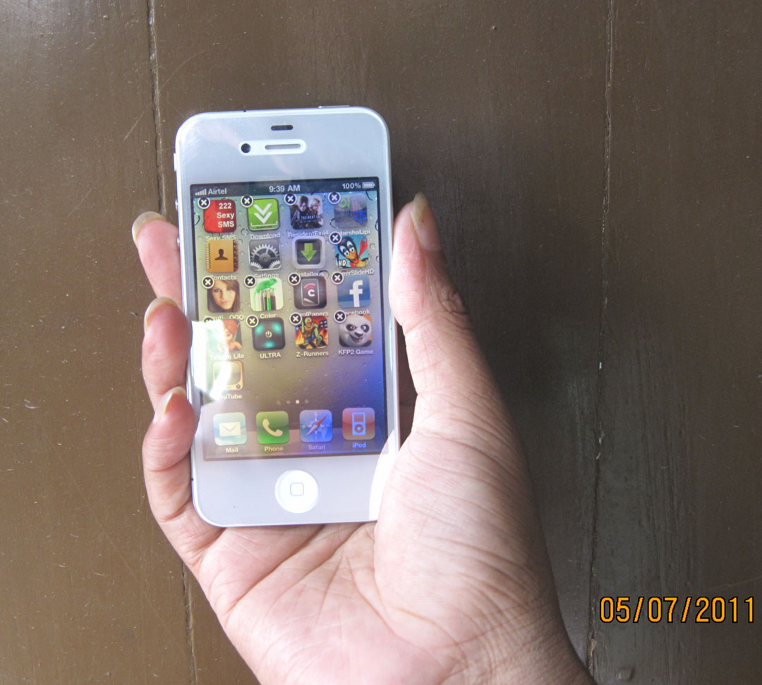 BRAND NEW IPHONE4 32GB FROM LONDON-C-01611236000 large image 0
