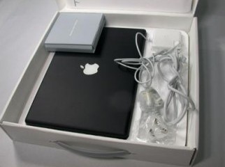 Apple MacBook Pro - Core i5 2.53 GHz - 17 - 4 GB Ram - 500