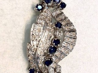 DIAMOND AND BLUE SHAPPHIRE WRESTLET IN 18K WHITE GOLD