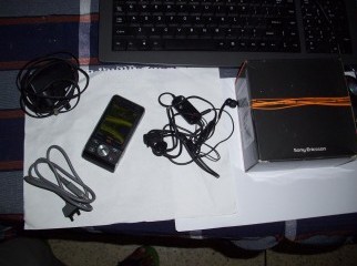 Sony ericsson W910i with full box