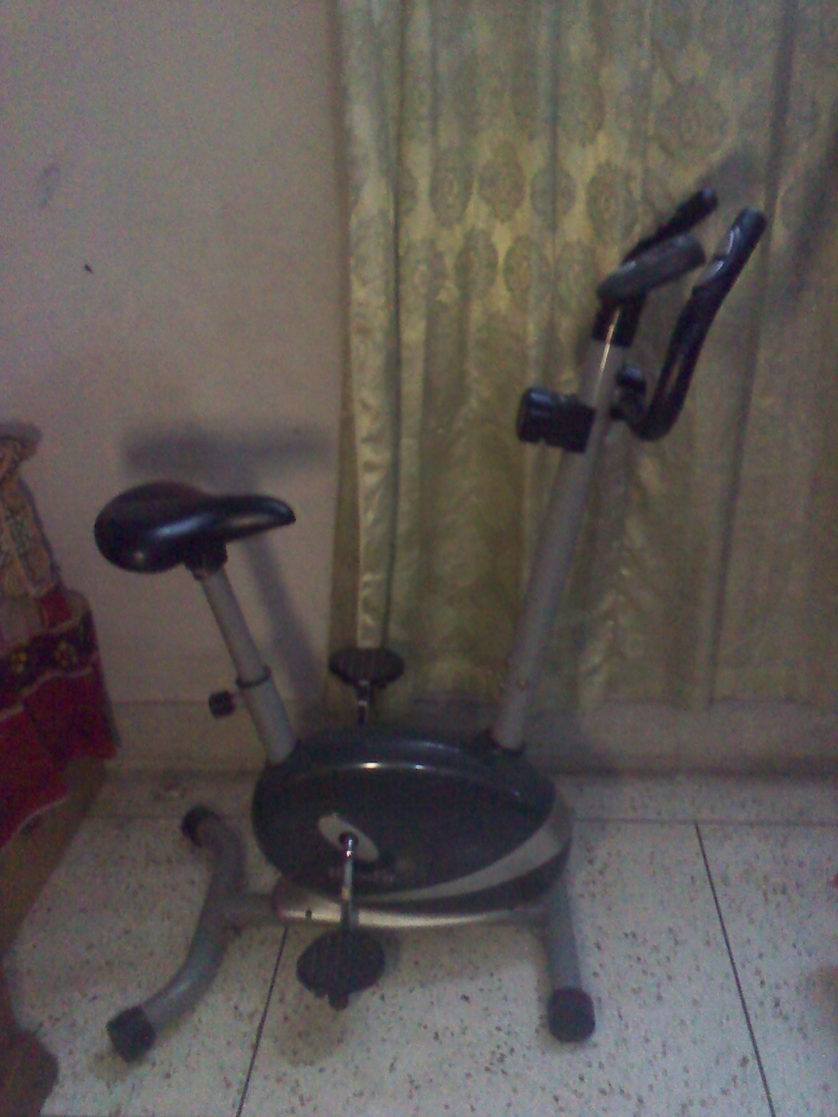 USED EXERCISING CYCLE MAGNETIC........VERY LOW PRICE........ large image 0