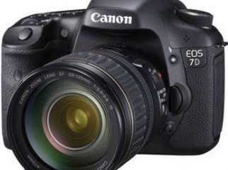 Canon EOS 7D SLR Digital Camera with 28-135mm f 3.5-5.6 IS U