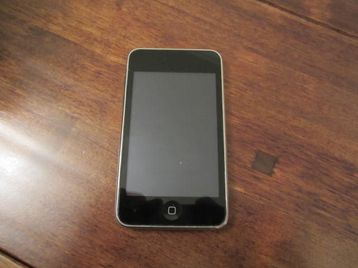 iPod Touch 3rd Generation 8GB large image 0