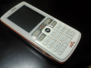 Sony Ericsson W700i rare white