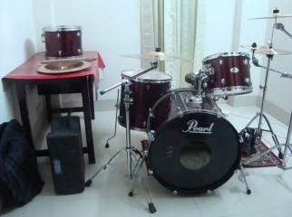 Pearl forum drum kit No Cymbals 