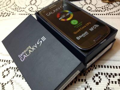 Samsung GT- I9300 Galaxy S III Unlocked Phone 340USD large image 1