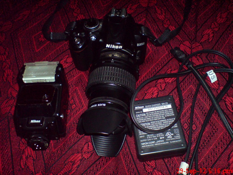 Nikon D3000 with SB-22 flash large image 0