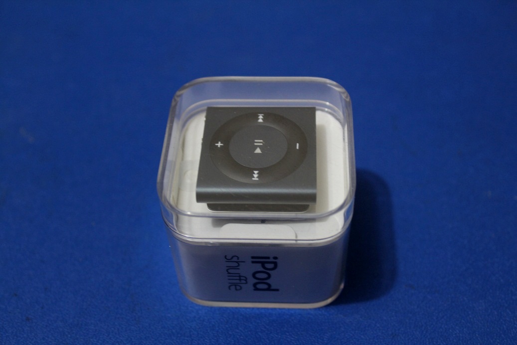 ipod Shuffle 4th gen full boxed intact  large image 0