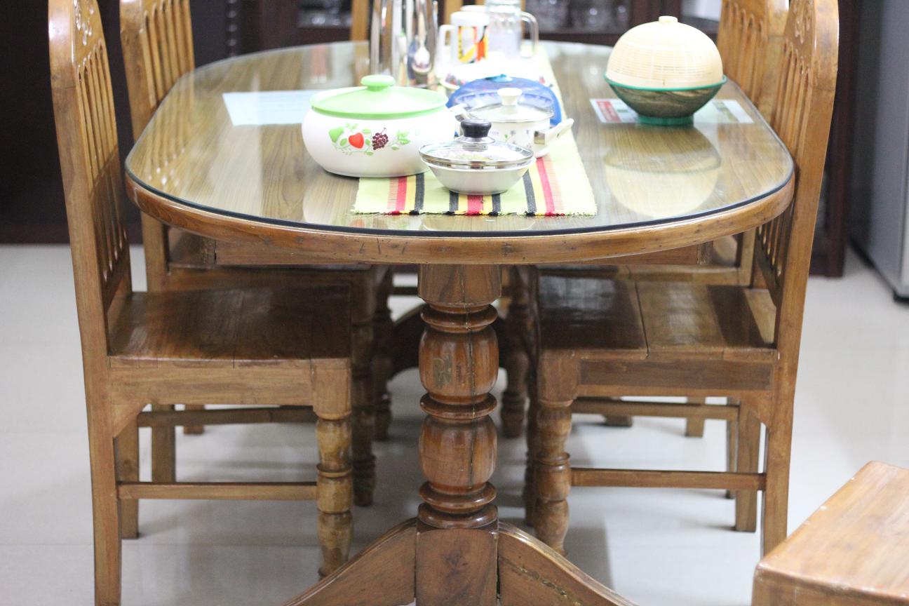 Dinning table with free glass top large image 0