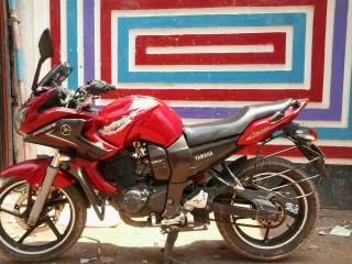 Yamaha Fazer Red