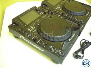 2x Pioneer DJ Cdj2000 and 1x Pioneer DJM 2000
