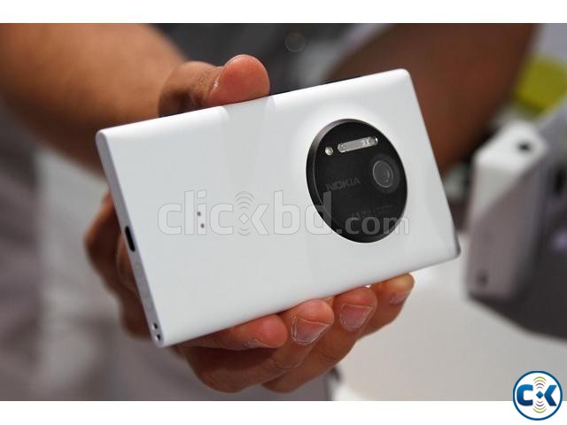 Brand new NOKIA LUMIA 1020 intack box with 1year bd warranty large image 0
