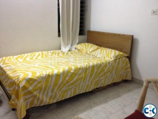 Semi Double 4 X7 Bed with mattress n toshok