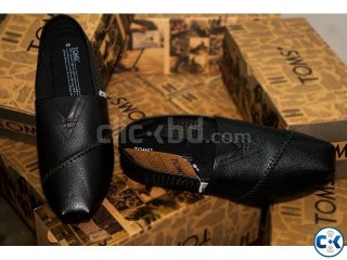 TOMS Men s Perforated Leather