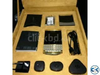 Blackberry Porsche Gold black with special pin