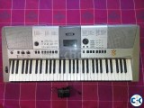 Yamaha PSR-E413 semiprofessional keyboard