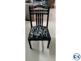Dining chair made of wood in excellent condition
