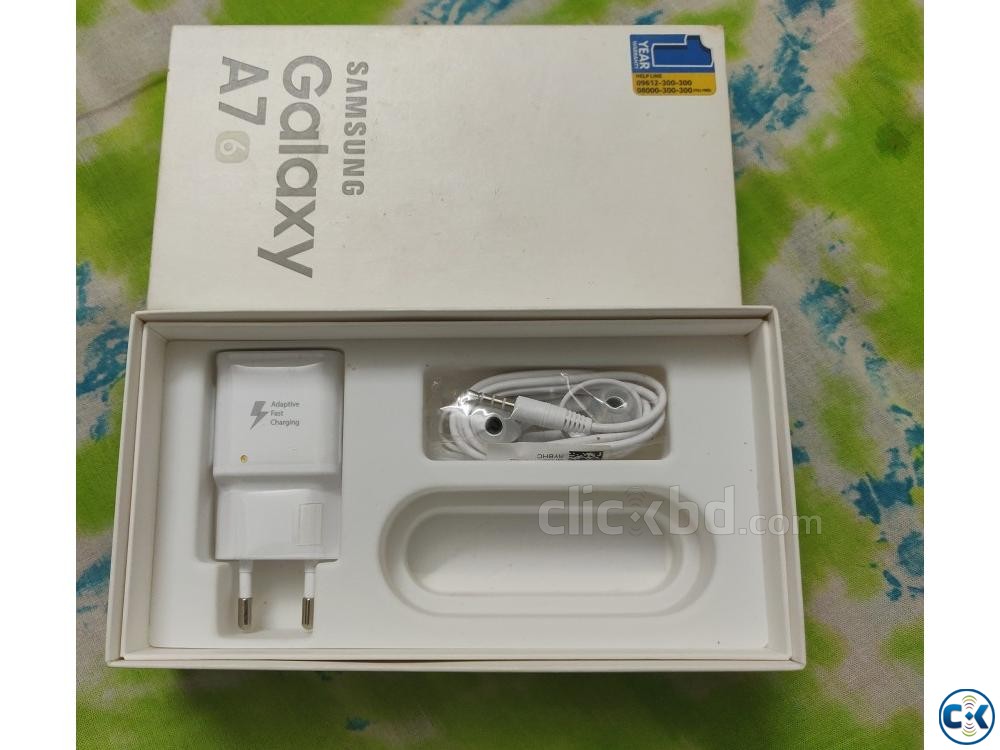 SAMSUNG ORIGINAL CHARGER AND HEAD PHONE A7 large image 0