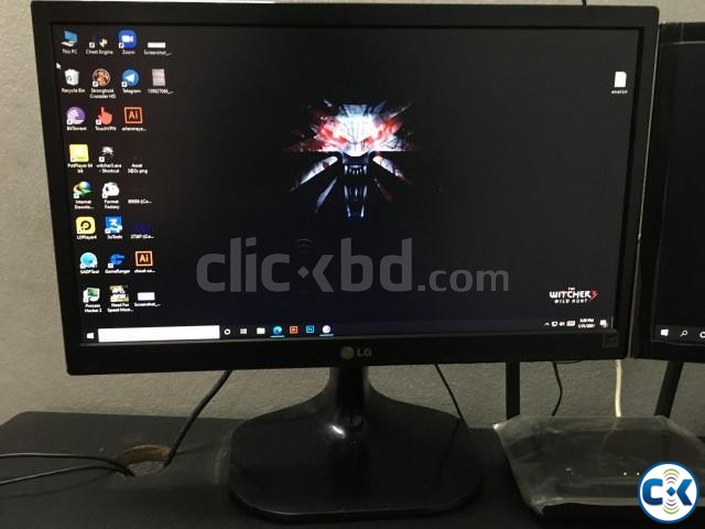 2 LED Monitor is up for sell with warrenty LG 19.5 Sams large image 0