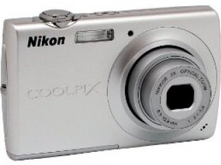 Brand New Nikon Coolpix S203 10MP Digital Camera