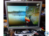 HP 19 LCD Monitor square Good picture quality 