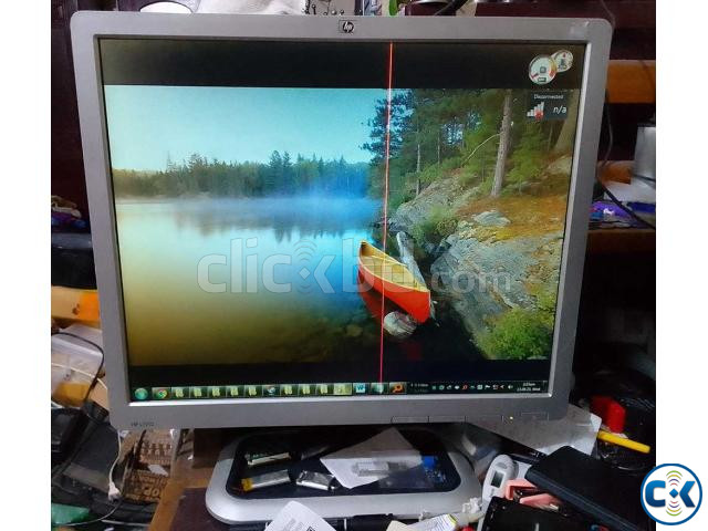 HP 19 LCD Monitor square Good picture quality  large image 0