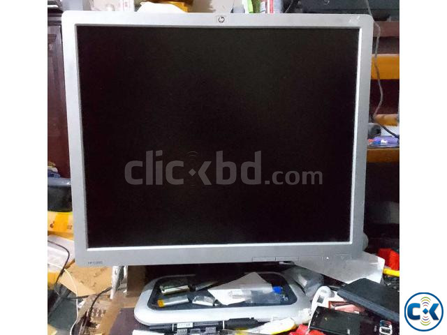 HP 19 LCD Monitor square Good picture quality  large image 3