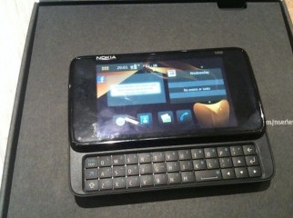 BRAND NEW CON NOKIA N900 with all acc boxed