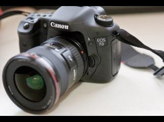 Canon EOS 7D 18MP Digital SLR Camera-- 700