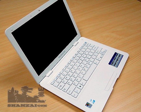 White Macbook Air large image 0