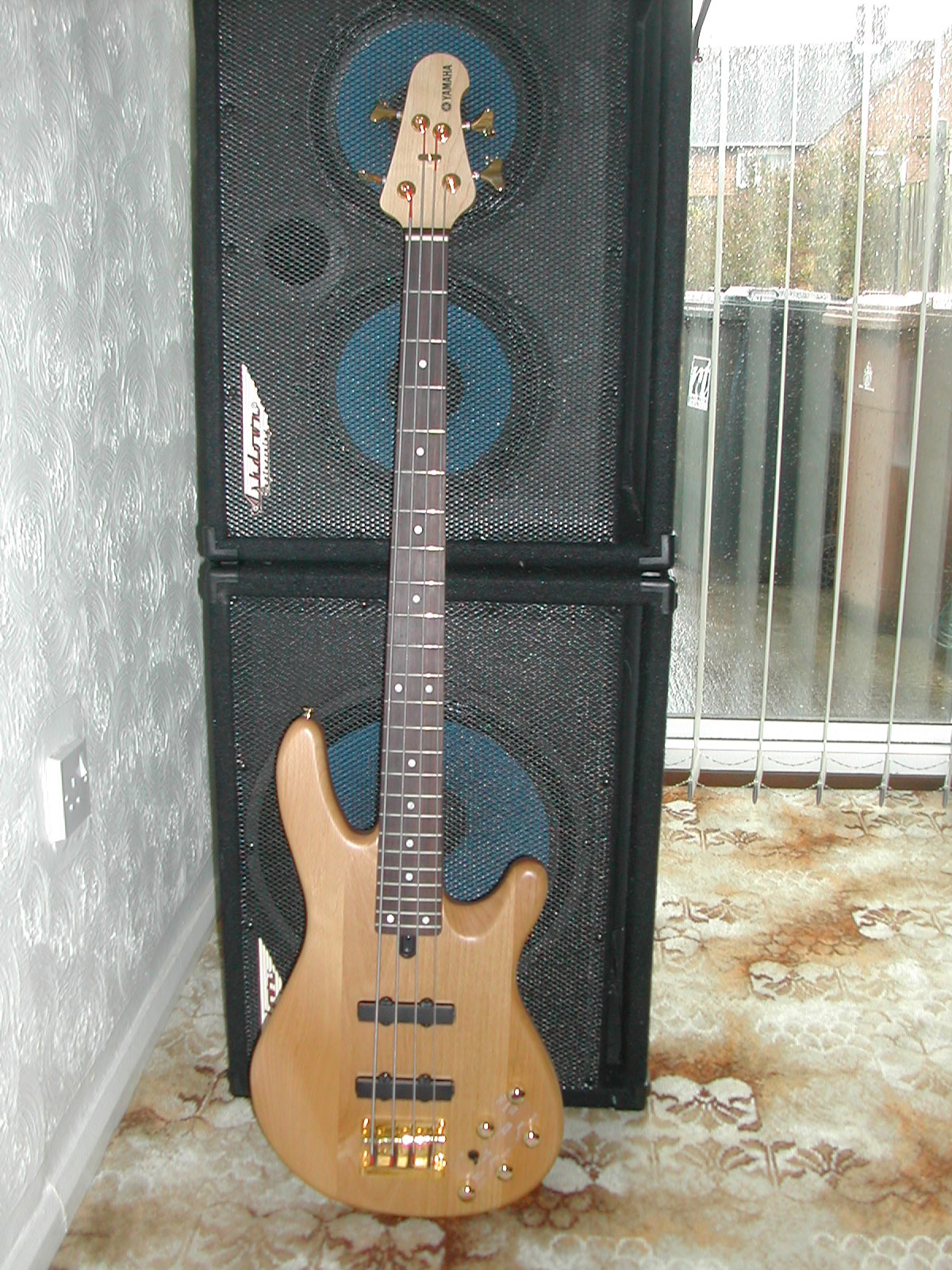 YAMAHA BB604 with bass amp large image 1