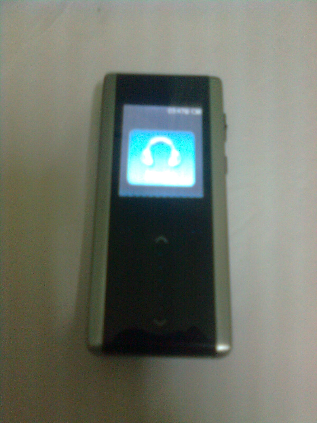 TOUCHPAD MP4 REDIO MP3 PLAYER 4 GB URGENT  large image 1