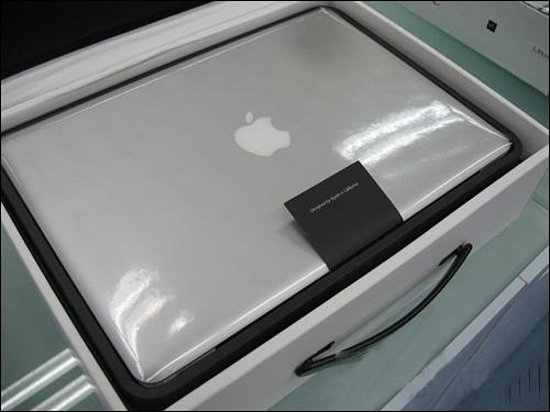 MacBook Pro 17 500 GB HDD 4 GB RAM More Boxed  large image 0