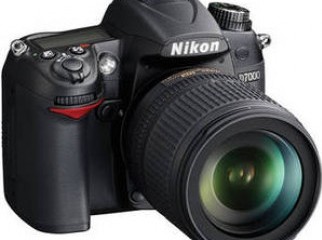 Nikon D7000 DSLR Camera Kit with Nikon 18-105mm DX VR Lens