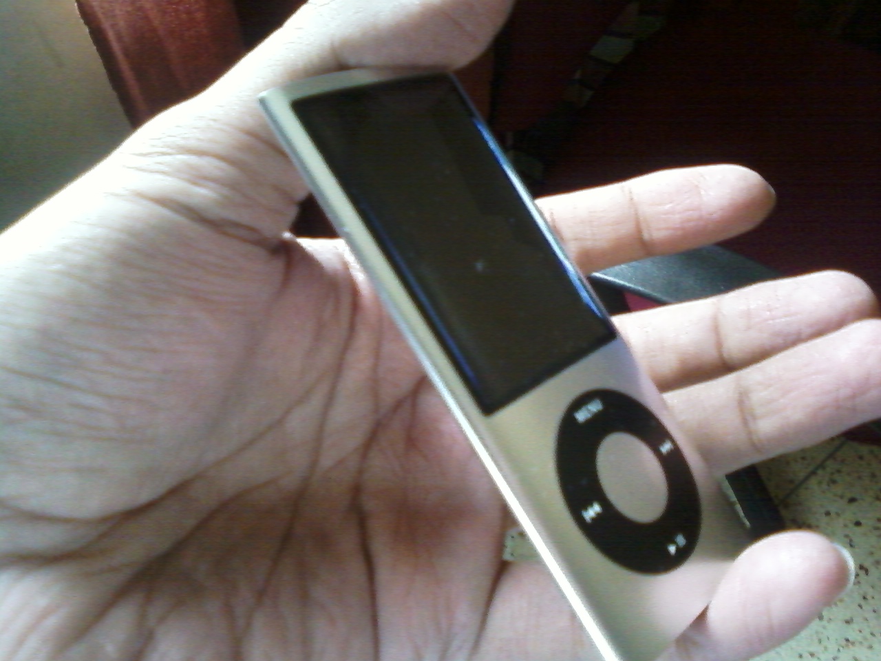 IPOD NANO 5G VERY VERY URGENTLY NEEDED FOR SALE  large image 0