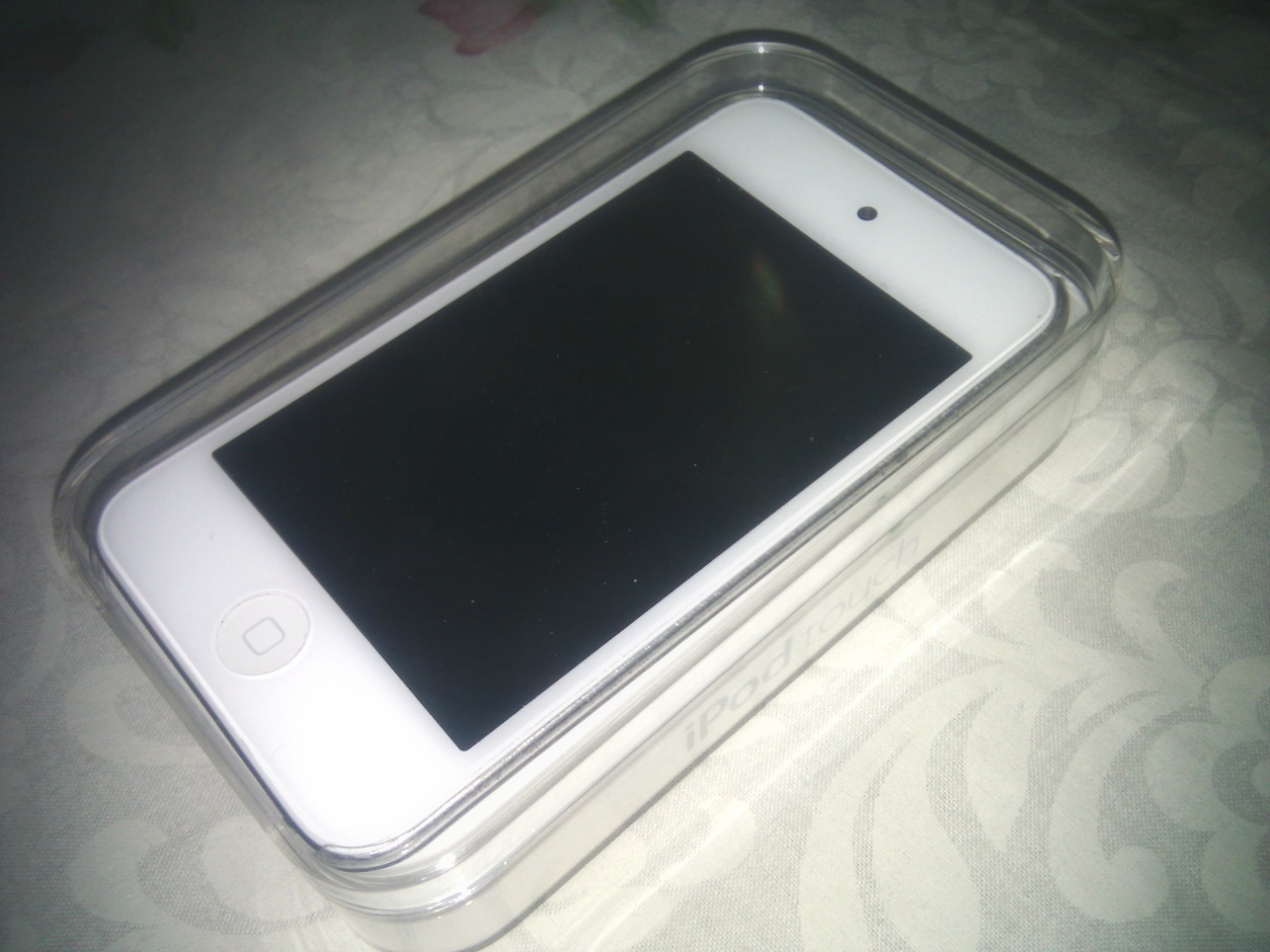 Ipod Touch 4 8GB White colour large image 0