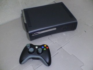 Xbox 360 elite 120gb. only 3 months used