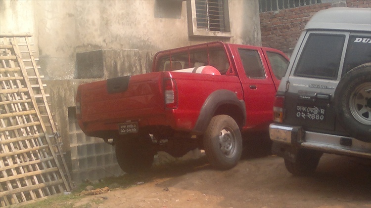 Nissan double Cabin Pik up with 90 CNG 1997 model large image 0