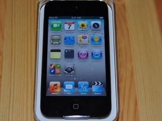 urgent sale boxed ipod touch 4 8GB 01674813088 